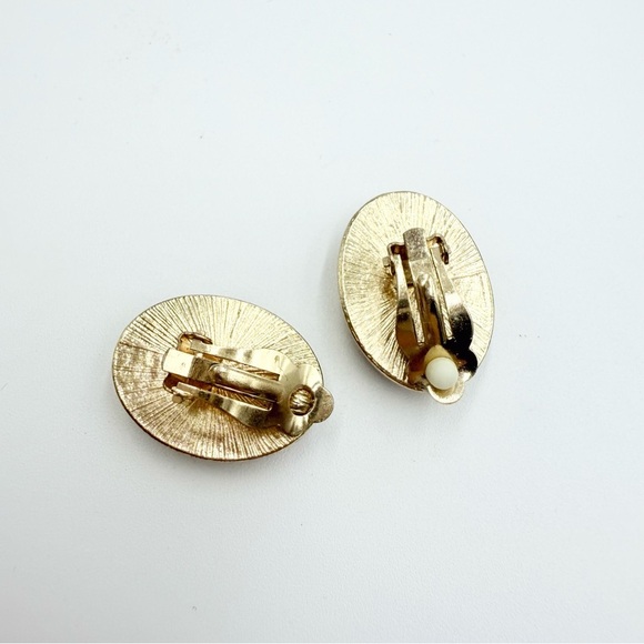 Vintage Red Lucite Beads Cabochon Clip Earrings - Picture 5 of 5